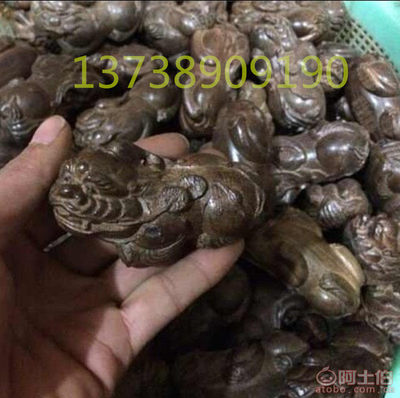 天然越南沉香木手把件 地摊批发与家居风水的完美结合